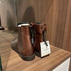 ZARA brand new brown boots